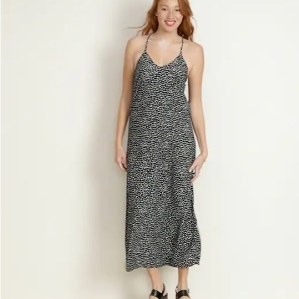 Old Navy Black and White Print Maxi Dress - Picture 5 of 5
